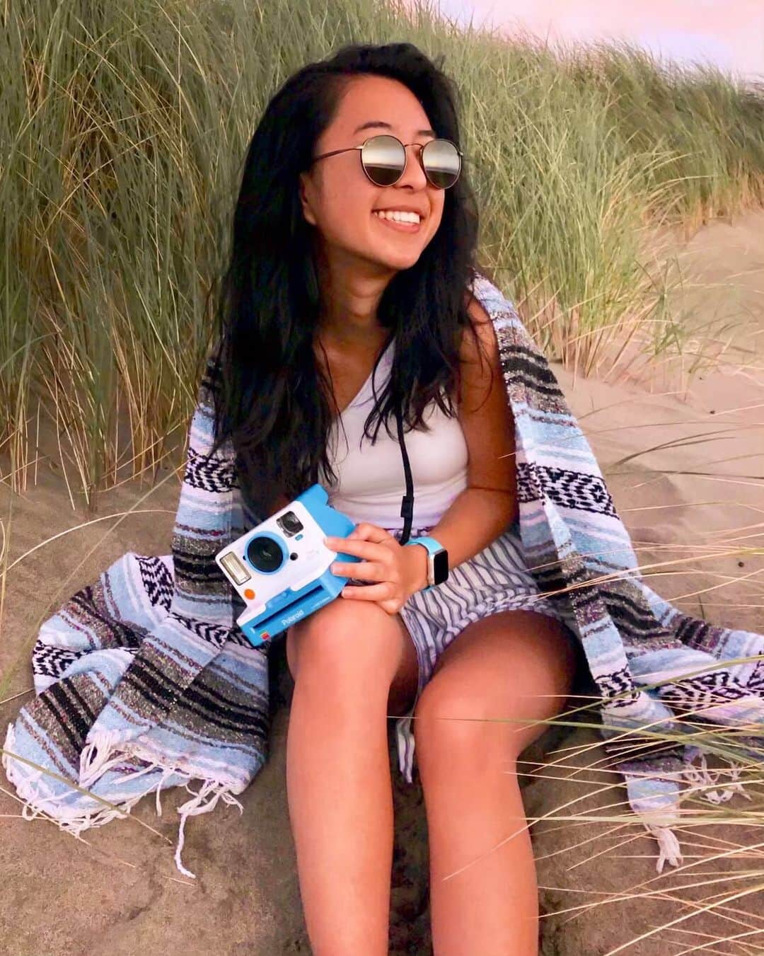 Hollister Co.さんのインスタグラム写真 - (Hollister Co.Instagram)「@deph.ny makes the most of her summer in Part 2 of our Be Original series ft. @polaroidoriginals 📷  Go over to IGTV to see it all go down!」6月2日 4時08分 - hollister