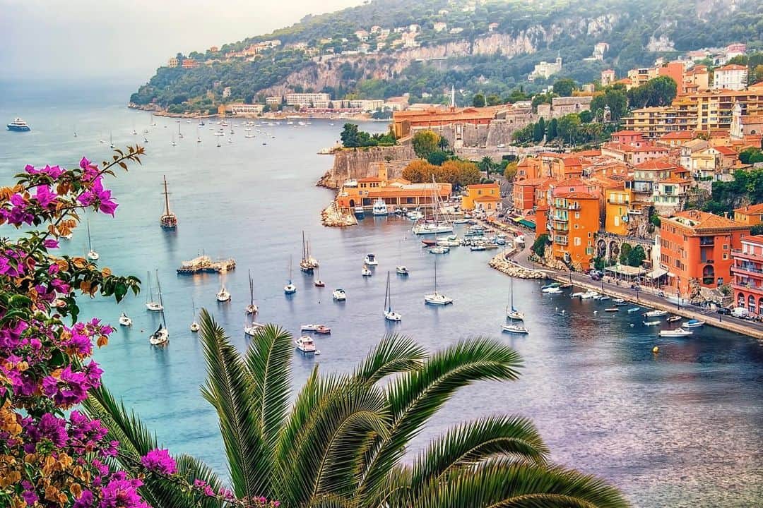 ShopBAZAARさんのインスタグラム写真 - (ShopBAZAARInstagram)「TRAVEL IN STYLE: Tap the link in bio to discover three incredible summer destinations and what to pack! #ShopBAZAAR #Monaco」6月2日 4時09分 - shopbazaar