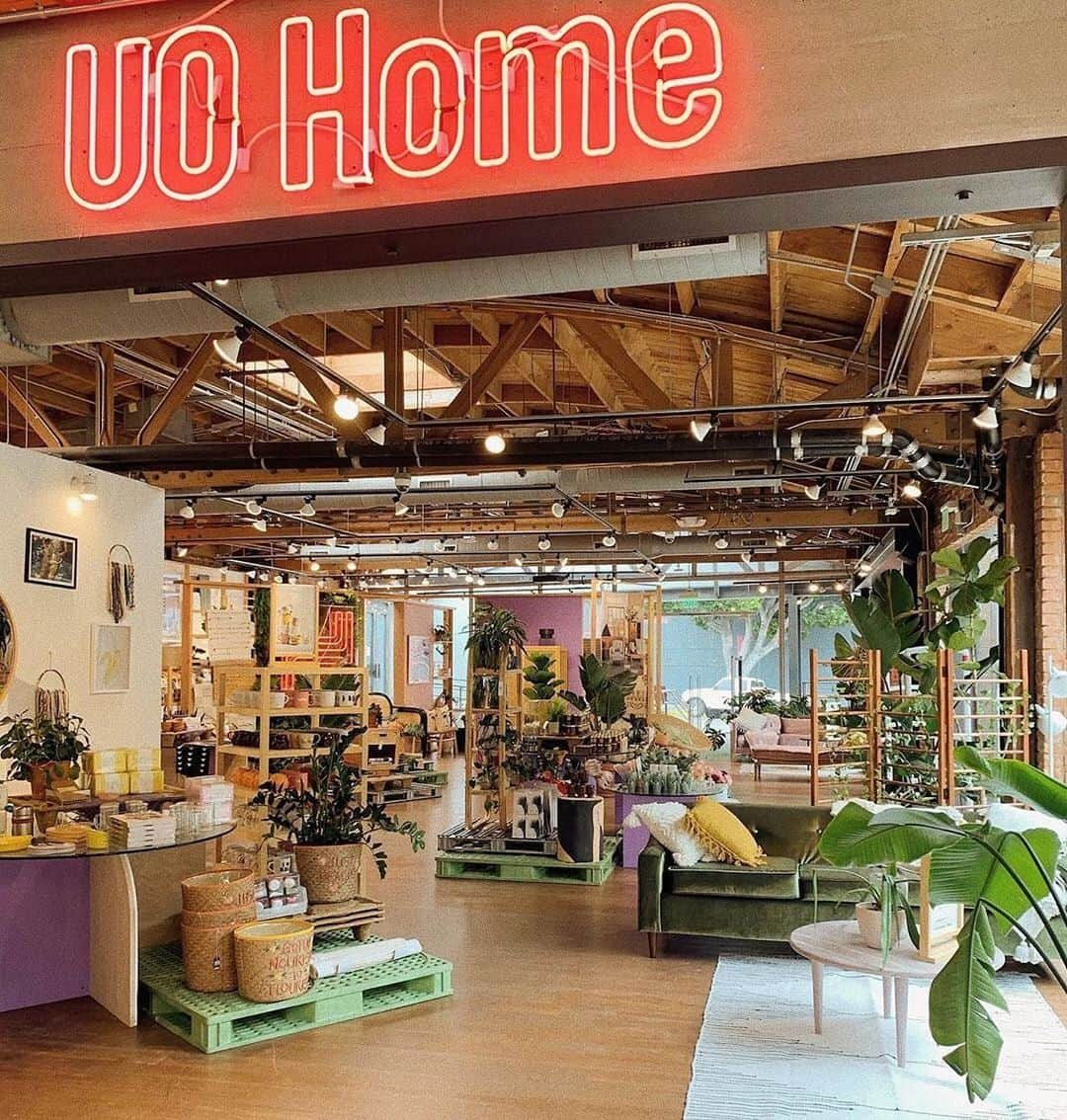 Urban Outfittersさんのインスタグラム写真 - (Urban OutfittersInstagram)「All heart eyes all the time at @Space15Twenty's #UOHome showroom. #UODisplay @UrbanOutfittersHome」6月2日 4時20分 - urbanoutfitters