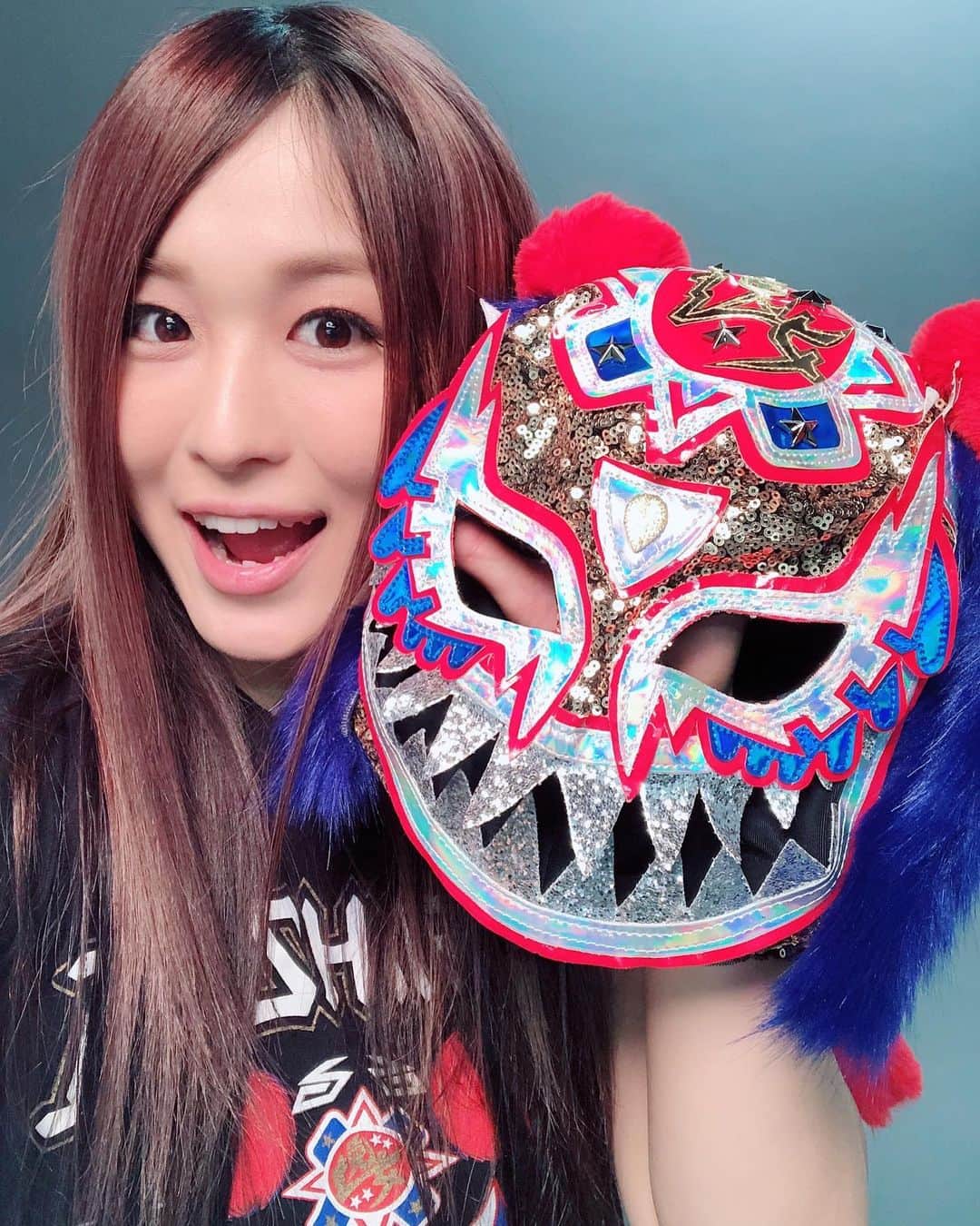のインスタグラム：「On sale today #nxttakeoverxxv !! It’s my entrance mask.  quality is very very nice 👍🏻 Even back side too.  Coming soon @wweshop  #geniusofthesky  #ioshirai」