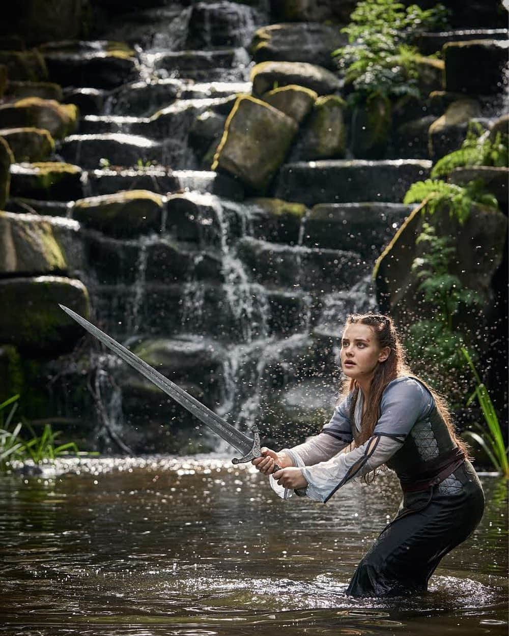 ネットフリックスさんのインスタグラム写真 - (ネットフリックスInstagram)「@katherinelangford is filming @cursed and she is such a damn badass wielding this sword.」6月2日 4時17分 - netflix