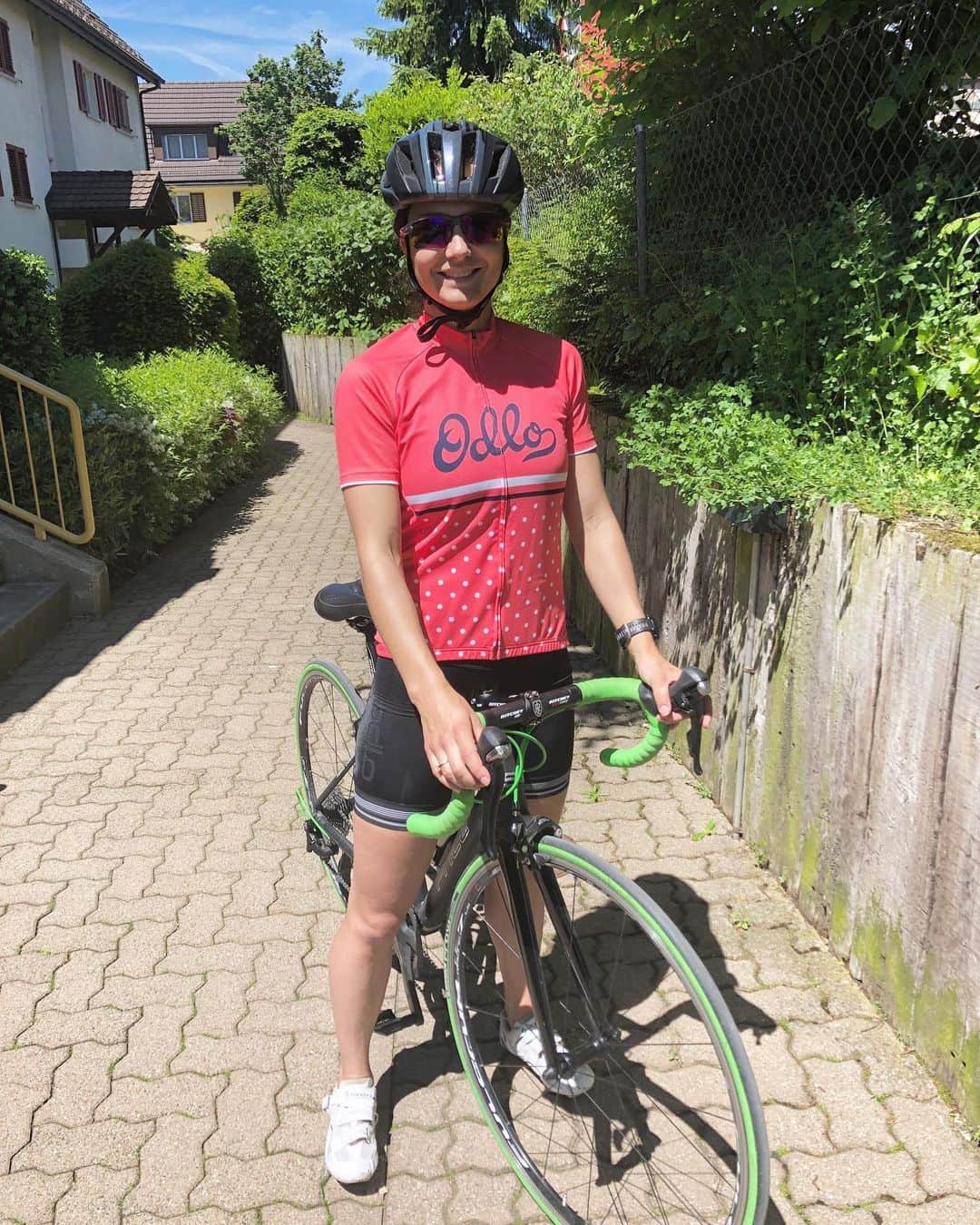 サラ・マイアーさんのインスタグラム写真 - (サラ・マイアーInstagram)「First ride of the season 🚴🏼‍♀️ Last minute training for @dillierclassic has started🤣🙈 . #cycling #velöle #odlo #sport #finallysummer #getinraceshape #leidervillzlangsam」6月2日 4時19分 - sarah.van.berkel
