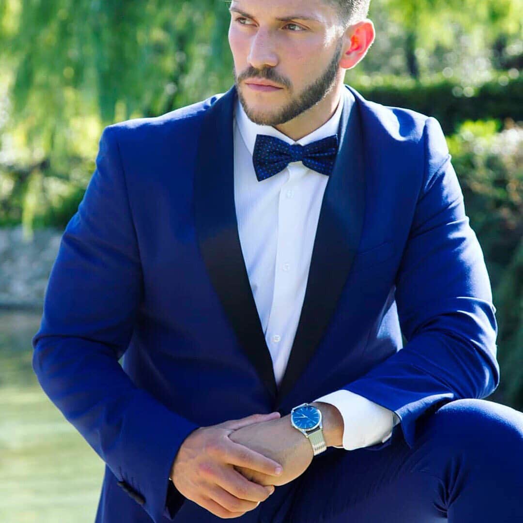Henry London Official page of Britishさんのインスタグラム写真 - (Henry London Official page of BritishInstagram)「Blue skies, blue suits and blue watches 💙 our Heritage Knightsbridge as worn by @ry_marasco. . . . #henrylondon #henrywatches #menswatches #london #britishdesign #britishbrand #vintage #heritage #wristwatchcheck #wedding #weddingideas #weddinggifts #weddingrings #weddingbells #engraving #personalgift #personalgifts #specialmoments #initials #watch #time #knightsbridge #bluewatch」6月2日 4時30分 - henrywatches