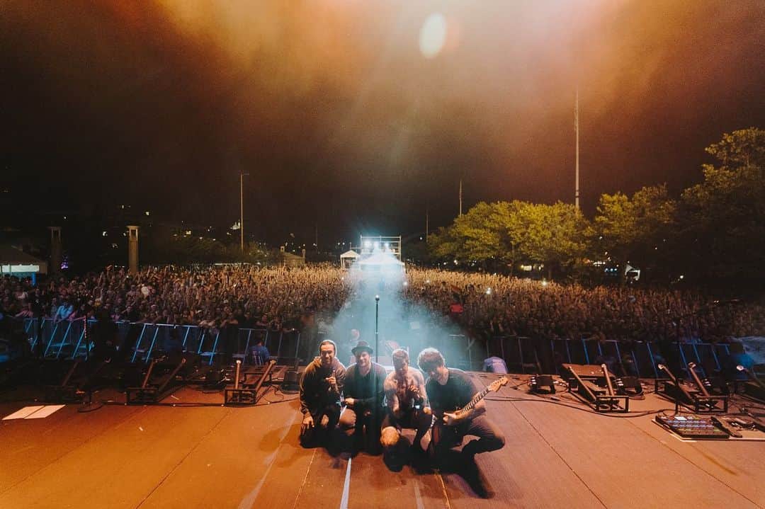 フォール・アウト・ボーイのインスタグラム：「the boys were back in town for @bunburyfestival」