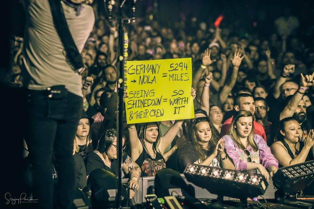 Shinedownさんのインスタグラム写真 - (ShinedownInstagram)「How many miles have you traveled to see a #shinedown show? 📷 @sanjayparikhphoto」6月2日 4時56分 - shinedown