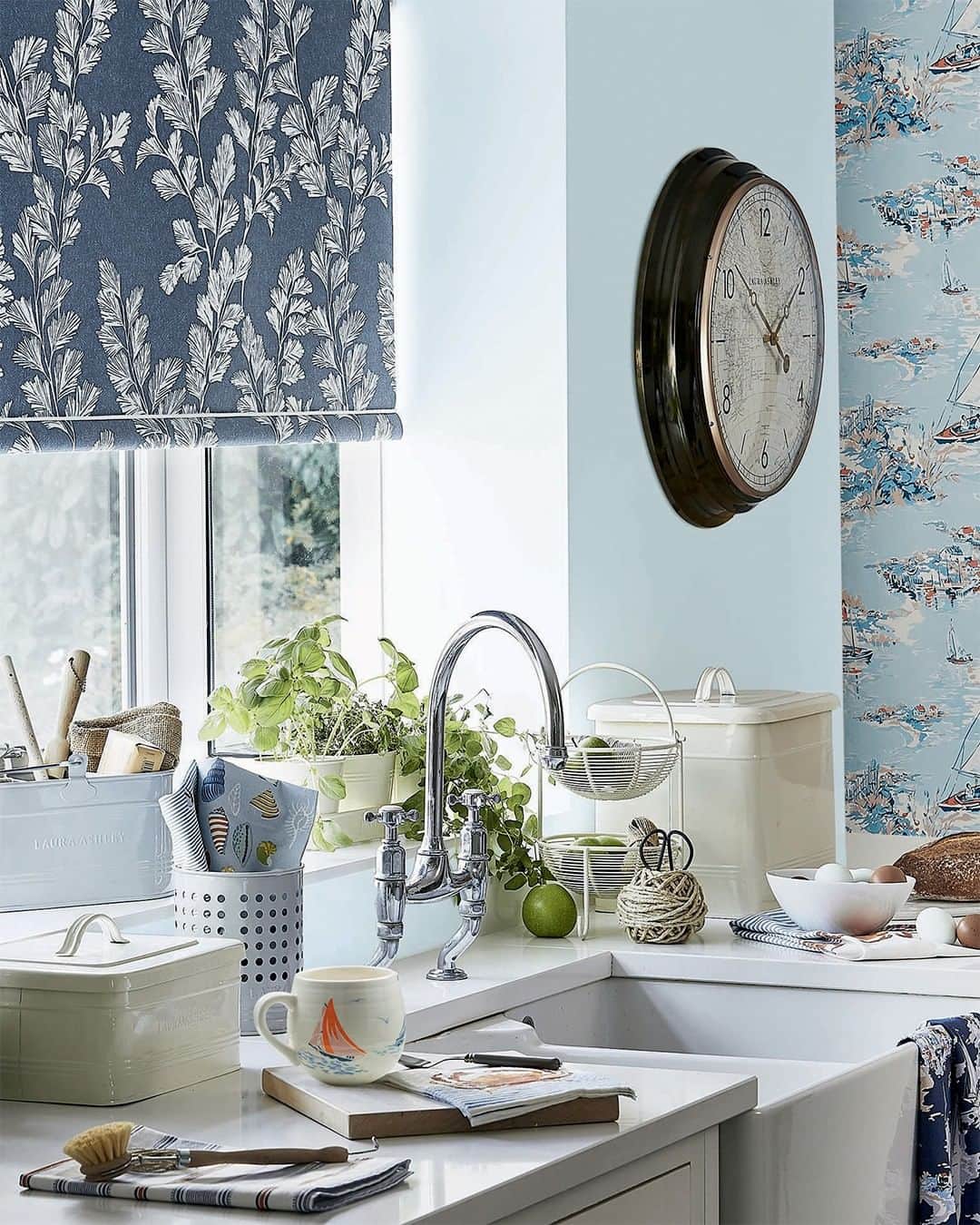 ローラアシュレイのインスタグラム：「Embrace the fresh feel of being by the seaside, without even leaving the kitchen ⛵️」