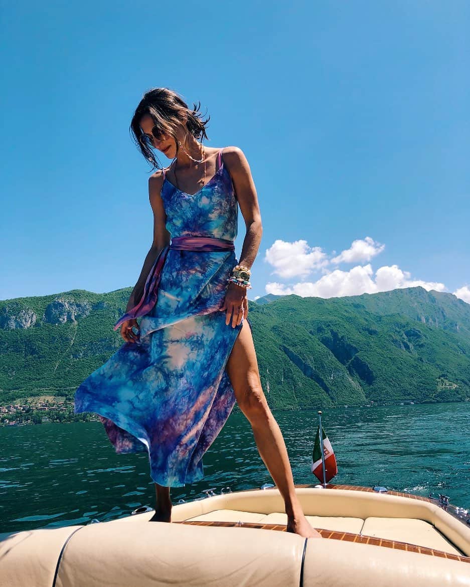 のインスタグラム：「On top of the world 🌎 Tap to shop our NEW blue tie dye slip (they’re almost sold out!)」