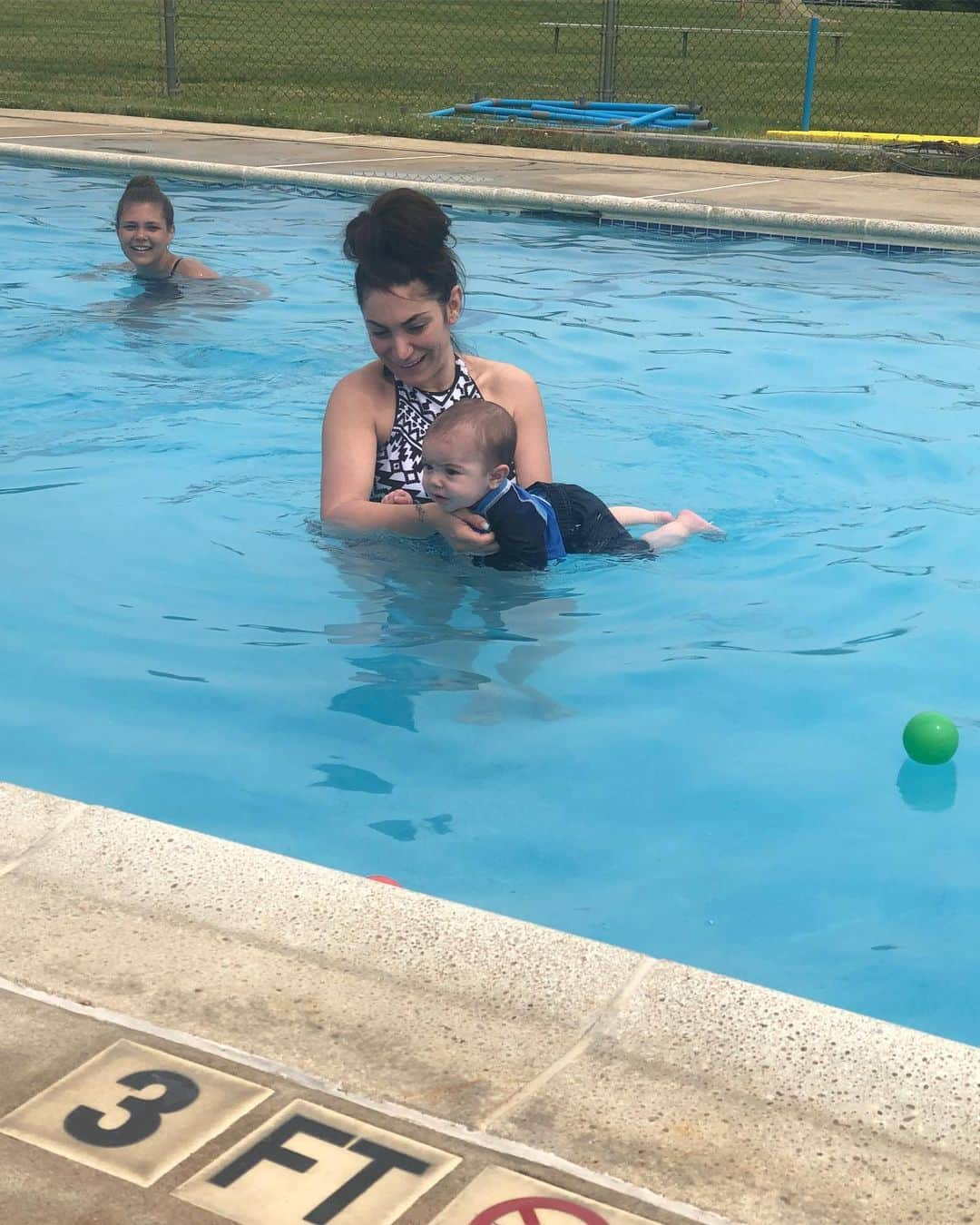 ディーナ・ニコール・コルテーゼさんのインスタグラム写真 - (ディーナ・ニコール・コルテーゼInstagram)「CJs first swimming lesson ❤️ he did amazing ! 🤗👶🏻 #njswimmanasquan」6月2日 5時09分 - deenanicole