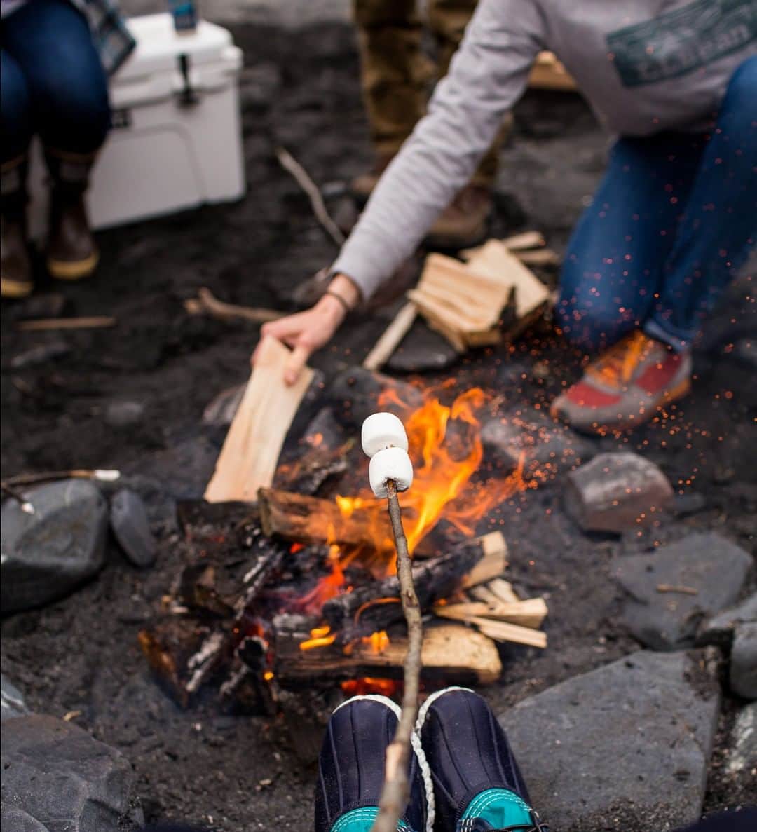 L.L.Beanさんのインスタグラム写真 - (L.L.BeanInstagram)「Our compliments to the chef. #BeanOutsider (📷: @gpowersfilm) . . . . #campfire #beanboots」6月2日 5時10分 - llbean