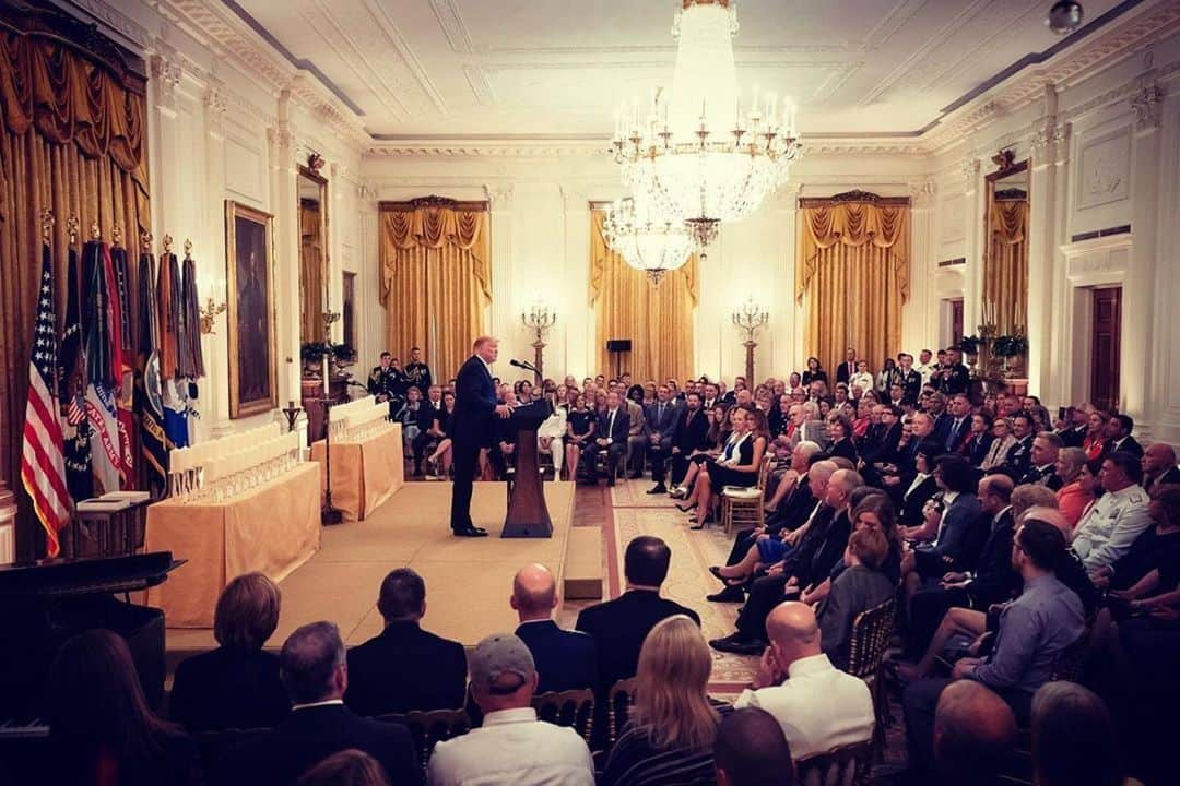 ドナルド・トランプさんのインスタグラム写真 - (ドナルド・トランプInstagram)「#Repost @flotus ・・・ Thank you to the families who joined us at @WhiteHouse in honor of our Nation’s fallen heroes. To Gold Star families everywhere, we remain indebted to the selfless sacrifices made by these heroes. Thank you to all those who have served or are serving in our Armed Forces!」6月2日 5時17分 - realdonaldtrump