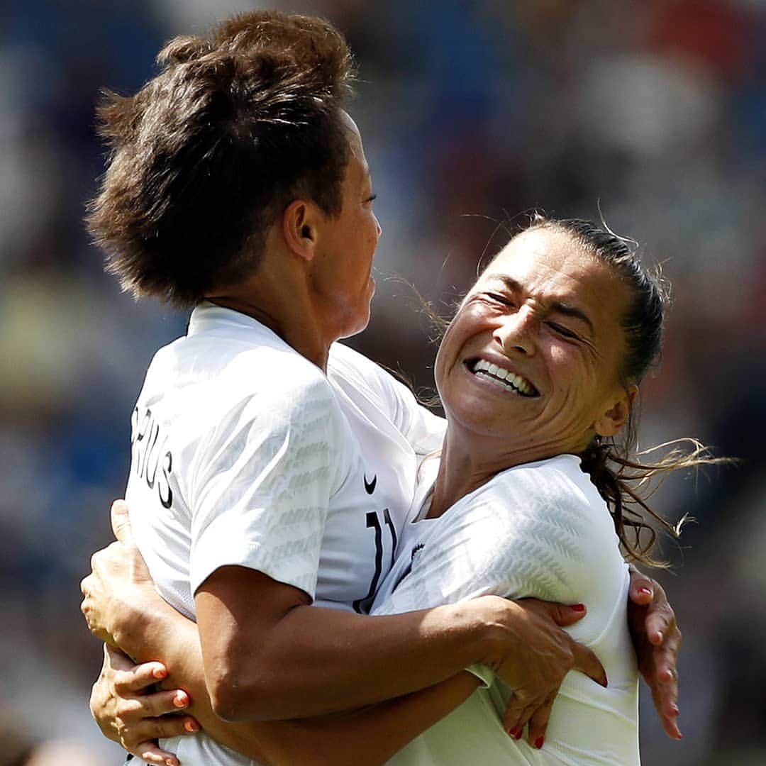 FIFAワールドカップさんのインスタグラム写真 - (FIFAワールドカップInstagram)「@nzfootballferns 🇳🇿 & @oranjeleeuwinnen 🇳🇱 face each other in their opening #FIFAWWC game on 11 June.  Today, both had morale boosting wins. #NewZealand beat #England 1-0. #Netherlands beat #Australia 3-0, in front of over 30,000 fans. 🙆‍♀️」6月2日 5時24分 - fifaworldcup