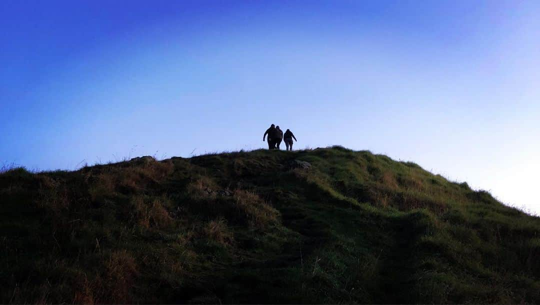 ファレ・シミタイトコさんのインスタグラム写真 - (ファレ・シミタイトコInstagram)「Back in NZ. My new recruits are starting to arrive. Had to start the morning with a stroll up to my energy spots Mangere Mountain  #MyMountain #FaleDojo」6月2日 5時33分 - toksfale