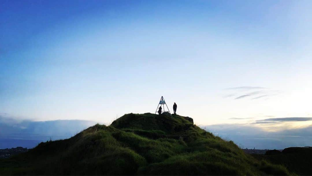 ファレ・シミタイトコさんのインスタグラム写真 - (ファレ・シミタイトコInstagram)「Back in NZ. My new recruits are starting to arrive. Had to start the morning with a stroll up to my energy spots Mangere Mountain  #MyMountain #FaleDojo」6月2日 5時33分 - toksfale