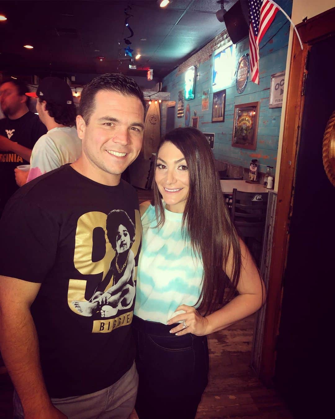 ディーナ・ニコール・コルテーゼのインスタグラム：「Mommy and daddy night out for uncle @jbuck603 birthday 🍻🍹」