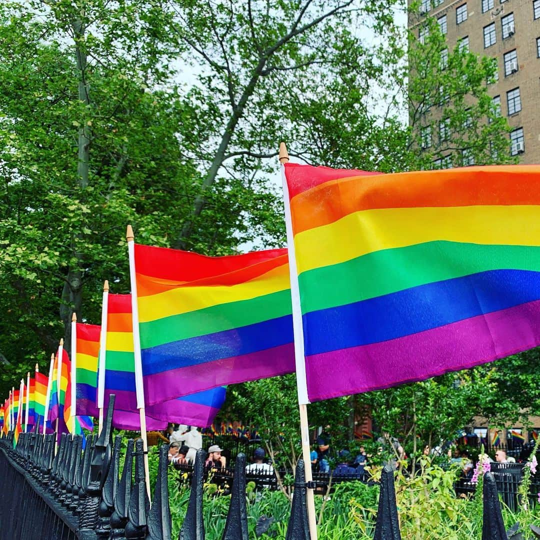 サラ・バレリスさんのインスタグラム写真 - (サラ・バレリスInstagram)「I. LOVE. THIS. MONTH!!!!!! HAPPY PRIDE TO THE WHOLE DAMN WORLD. #lgbtq🌈 #pridemonth」6月2日 5時45分 - sarabareilles