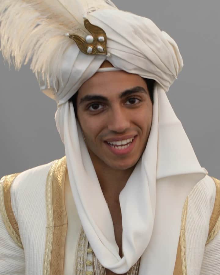 メナ・マスードのインスタグラム：「My weekend outfit from now on. Would you rock Prince Ali or #Aladdin fit?」