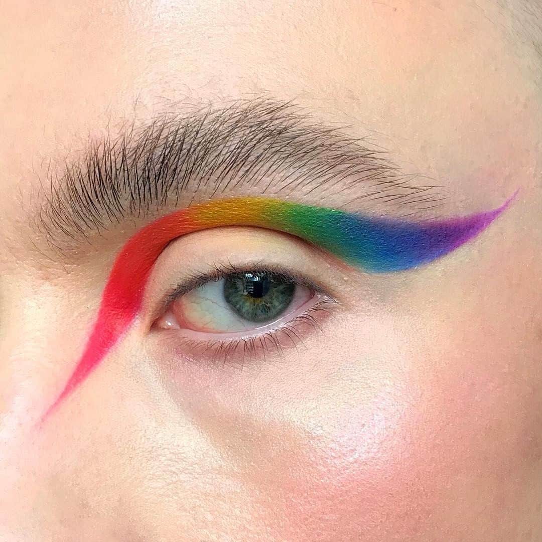 NYX Cosmeticsさんのインスタグラム写真 - (NYX CosmeticsInstagram)「@vadbeauty uses our Ultimate Shadow Palette in 'Brights' to create this sharp cut crease 🌈✔ || #proudartistryforall #nyxcosmetics #nyxprofessionalmakeup #crueltyfreebeauy」6月2日 5時59分 - nyxcosmetics