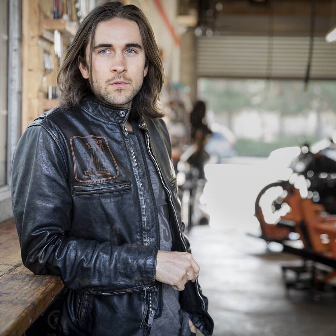 Harley-Davidsonさんのインスタグラム写真 - (Harley-DavidsonInstagram)「Get dad what he really wants this #FathersDay during our #MemorialDay Sale.  Only 1 day left to get up to 35% off on select apparel, tool kits and motorcycle covers! #HarleyDavidson #FindYourFreedom」6月2日 6時15分 - harleydavidson