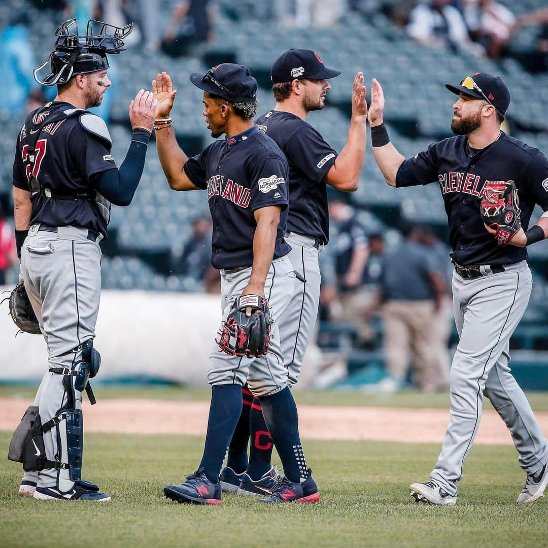 クリーブランド・インディアンスさんのインスタグラム写真 - (クリーブランド・インディアンスInstagram)「Back on top! Give us your ✋emojis! #Windians」6月2日 6時26分 - cleguardians