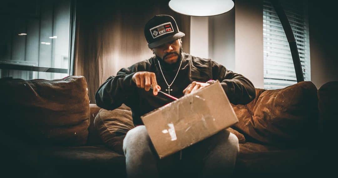デライノ・デシールズ・ジュニアのインスタグラム：「What’s in the box?」