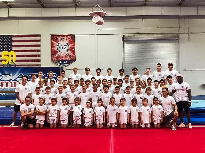 サミュエル・ミクラクさんのインスタグラム写真 - (サミュエル・ミクラクInstagram)「Mikulak Gymnastics Clinic underway! So pumped to be back in Cali with some close friends and working with these young studs 💪🏼 Thank you to our sponsors! @scatsgymnastics  @gkelite  @insidegym  @zeekbars  @matebros  #MateBros #GKElite #ZeekBars #InsideGym」6月2日 6時31分 - samuelmikulak