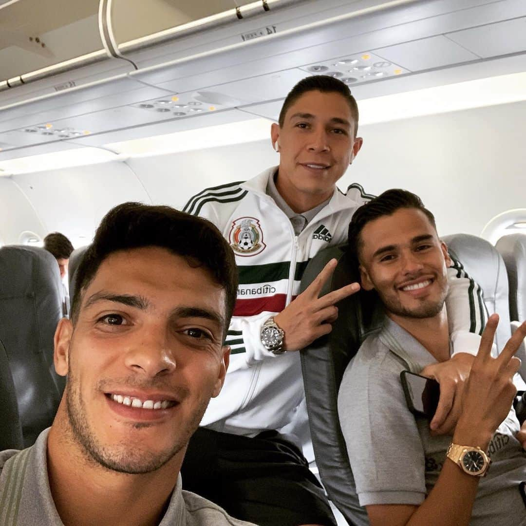 ディエゴ・レジェスさんのインスタグラム写真 - (ディエゴ・レジェスInstagram)「Por una aventura más juntos!!! ✈️#VamosMéxico🇲🇽」6月2日 6時39分 - diegoreyes