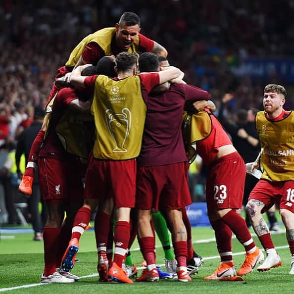 シモン・ミニョレさんのインスタグラム写真 - (シモン・ミニョレInstagram)「THIS IS WHAT IT MEANS #TEAM #YNWA #ChampionsOfEurope #SixTimes」6月2日 7時02分 - 22mignolet22