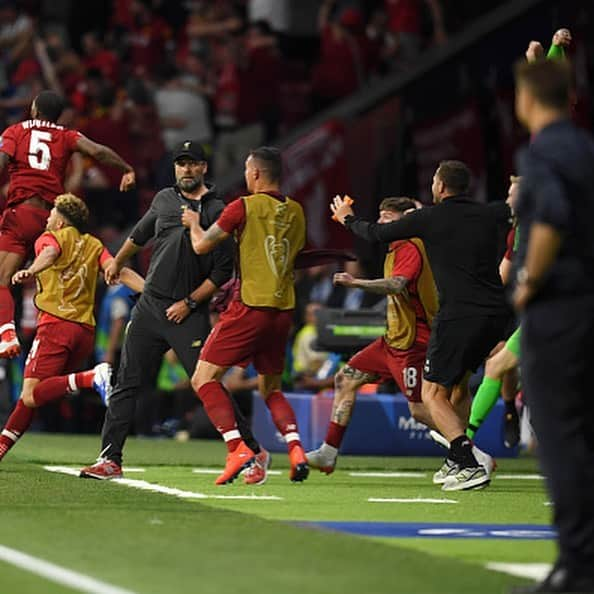 シモン・ミニョレさんのインスタグラム写真 - (シモン・ミニョレInstagram)「THIS IS WHAT IT MEANS #TEAM #YNWA #ChampionsOfEurope #SixTimes」6月2日 7時02分 - 22mignolet22