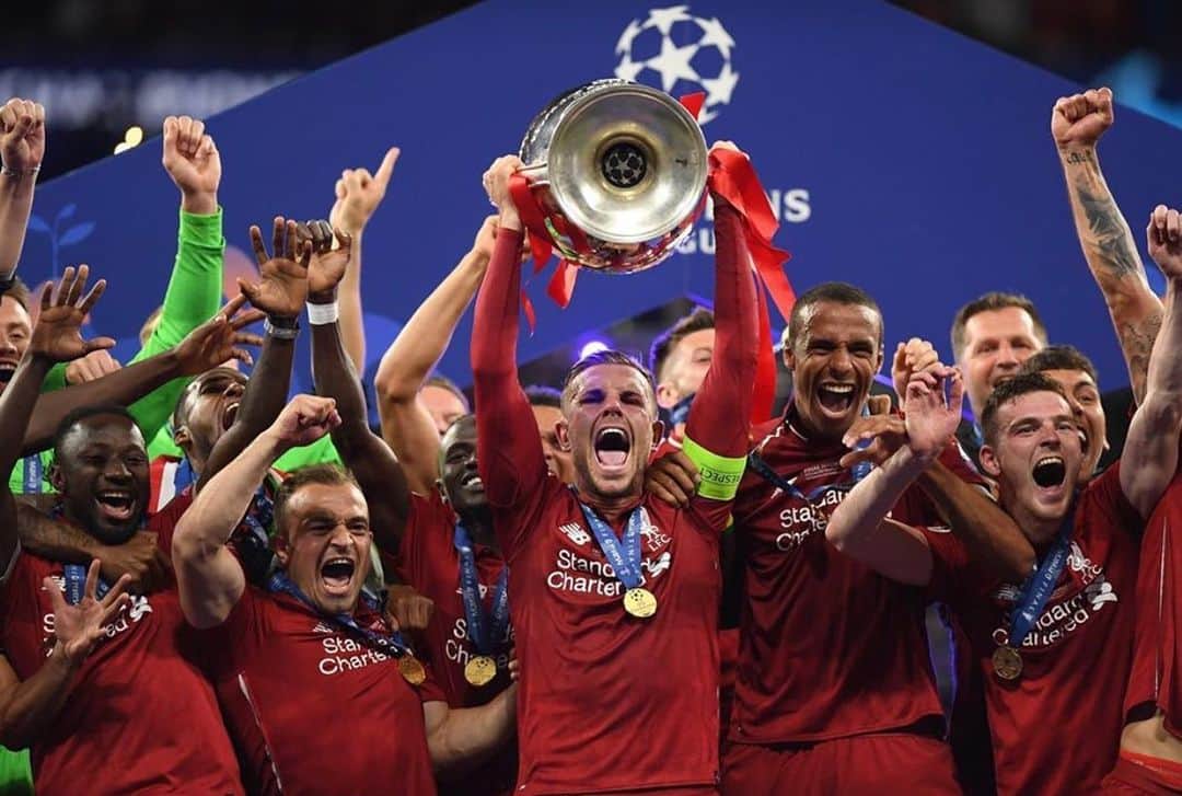 ヴォイチェフ・シュチェスニーのインスタグラム：「No jokes tonight... congrats @spursofficial on a great journey in the @championsleague 👍  Well done @liverpoolfc @mosalah @alissonbecker @alexoxchamberlain ! Well deserved! 🔥🔥🔥」