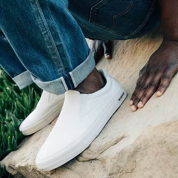 シービーズのインスタグラム：「Crisp and clean. Nothing does it like a white sneaker. Head to our story to see some of our go-to’s. #showupinseavees」