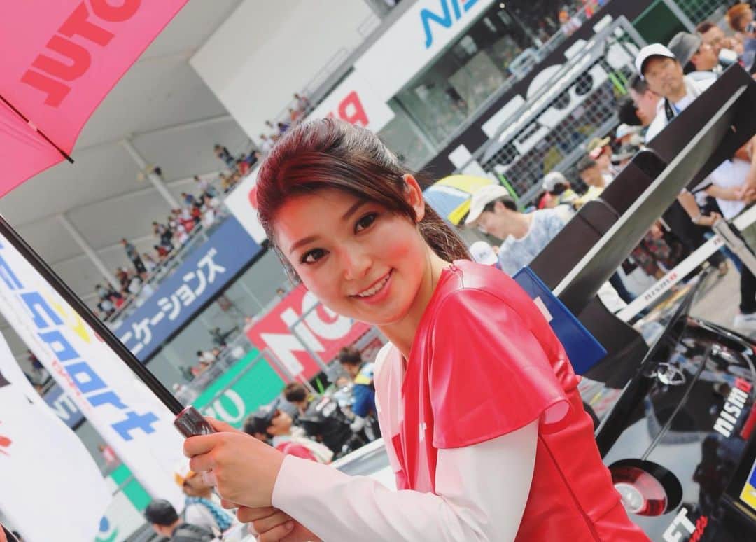 のインスタグラム：「Good morning❤️ Super GT Rd.3 Memories . Day 2😘  次のレースは、6/29,30のタイでの開催です。３号車に熱い応援をよろしくお願いします。  The next one will be held in Thailand♡♡♡ Please support Car no.3 CRAFTSPORTS MOTUL GT-R!!! #sgt #supergt2019 #supergt #suzukacircuit #motulcircuitlady #NISMO #circuit #carracing #racequeen #japanesegirl #blacklonghair #followme  #ポニーテール #レースクイーン」