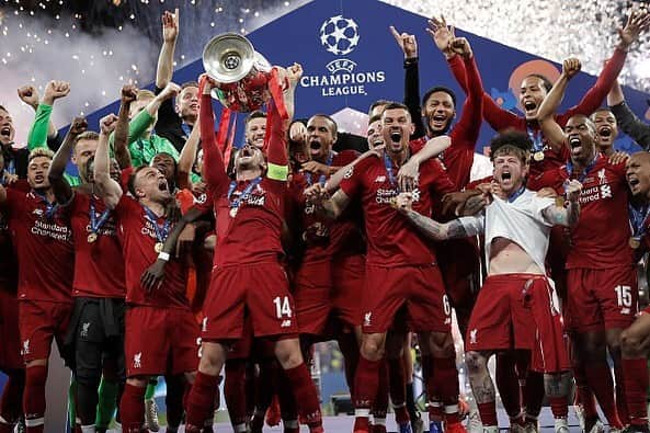 シモン・ミニョレさんのインスタグラム写真 - (シモン・ミニョレInstagram)「‪One, two, three, four, five, SIX TIMES 🏆🏆🏆🏆🏆🏆 #ChampionsOfEurope #SixTimes #YNWA ‬」6月2日 7時22分 - 22mignolet22