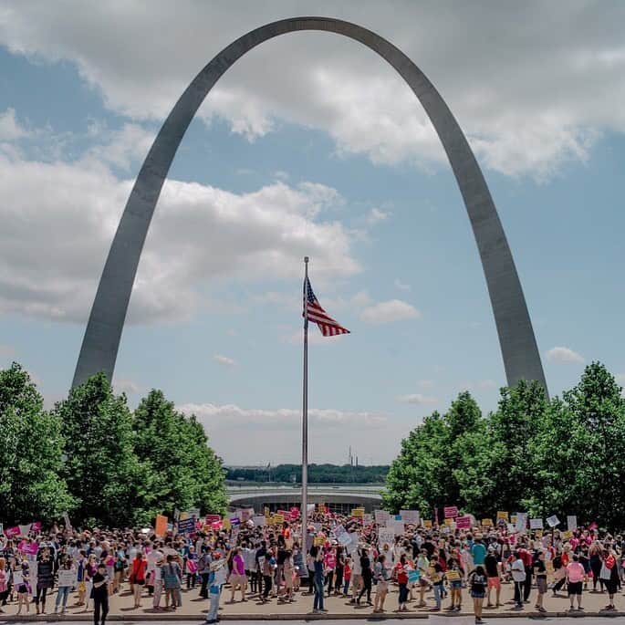 TIME Magazineさんのインスタグラム写真 - (TIME MagazineInstagram)「A rally in protest of the potential closure of Missouri’s last abortion clinic, before a march through the downtown area of #StLouis, was held on May 30. The next day, a circuit judge there ruled that the clinic could continue providing the procedure, blocking it from becoming the first state without an abortion clinic in nearly 50 years. The @plannedparenthood facility had been set to lose its license to perform abortions at midnight on May 31. Another hearing was scheduled for June 4. Photograph by @jacobmoscovitch—@gettyimages」6月2日 7時27分 - time
