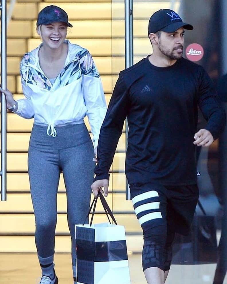 E! Onlineさんのインスタグラム写真 - (E! OnlineInstagram)「Wilmer Valderrama is fueling romance rumors with someone new...Everything we know about the 28-year-old model is at the link in our bio. (📷: BACKGRID)」6月2日 7時46分 - enews