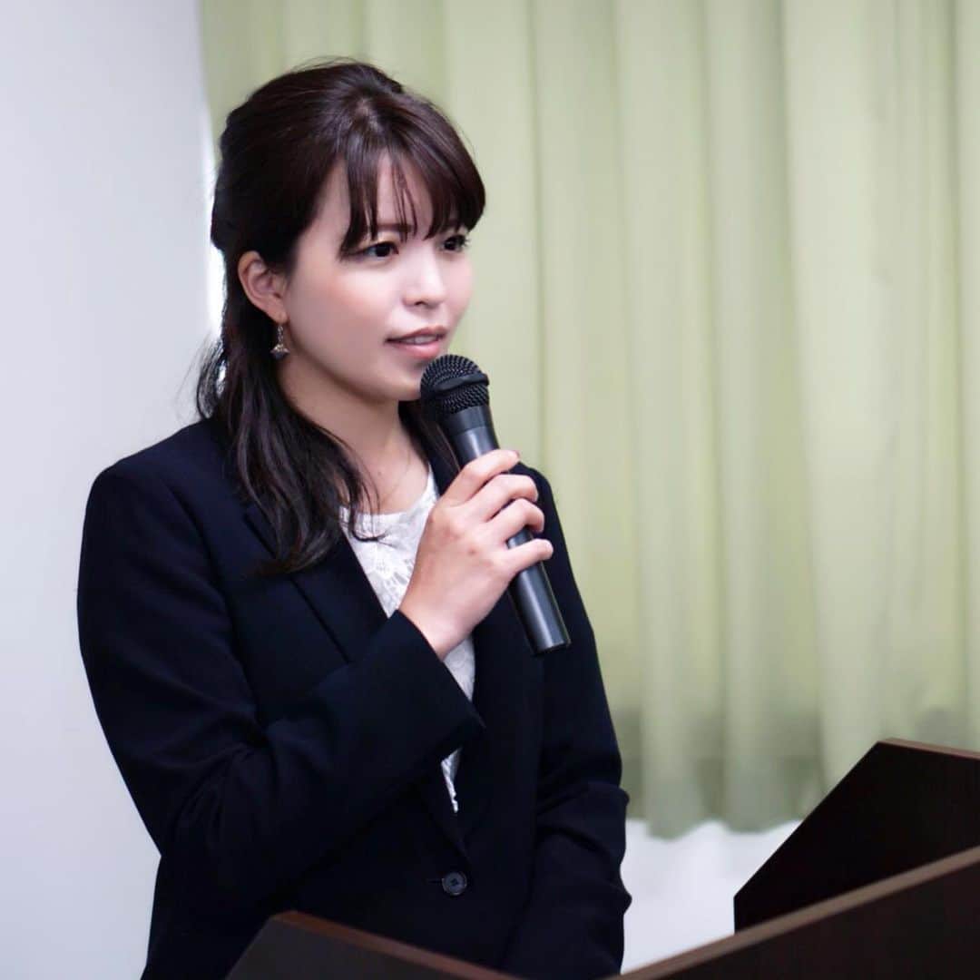清水のぶよさんのインスタグラム写真 - (清水のぶよInstagram)「・ 「日本道」仙台での「師範養成講座」 二日目、無事終了しました。 私は専門の「神楽」をはじめとした日本文化をお伝えしています。 ・ 「日本を学ぶ」というと、どうしても 右や左など言われがちですが、 そうではなく！ 二度と戦争を起こさず、平和を守るために、 改めて、自分の国を知るということです！ ・ 海外の人と話すと、みなさん自分のお国自慢をされますが、 日本人はどうでしょう？ ・ 私は国際儀礼（プロトコル）の資格も持っていますが、 海外諸国との友好を深めるためにも やはり自分の住んでいる国のことは 知っておいた方が良いと思います。 ・ 今私にできることは、 日本の文化・伝統を子や孫、後世へ伝え、 故郷を愛する心を育む一助になることだと思います。  これからも「神楽」をはじめ 日本の素晴らしい文化をお伝えしていきます！ ・ #アナウンサー #フリーアナウンサー #日本道」6月2日 18時40分 - meika_shimizu
