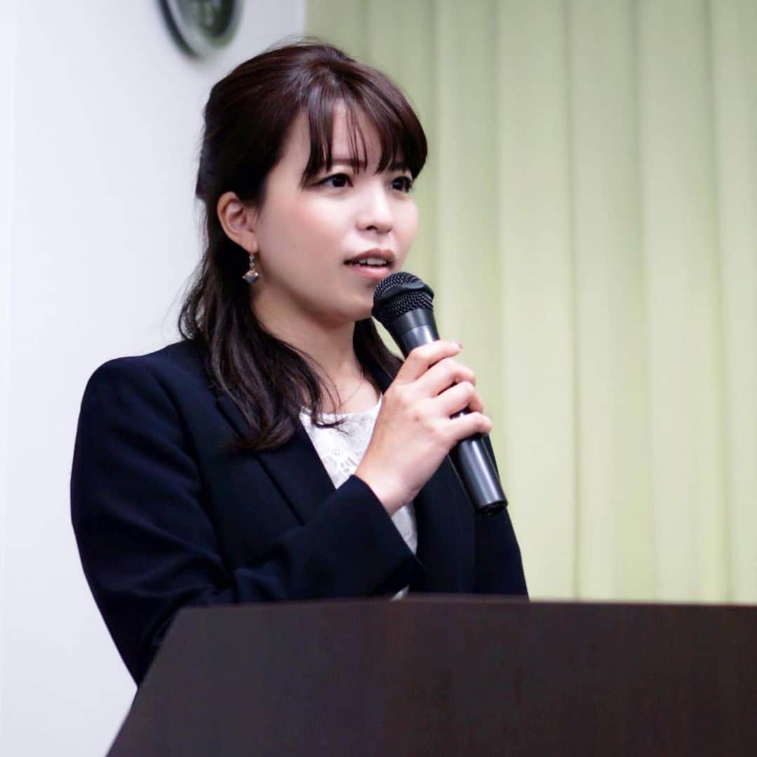 清水のぶよさんのインスタグラム写真 - (清水のぶよInstagram)「・ 「日本道」仙台での「師範養成講座」 二日目、無事終了しました。 私は専門の「神楽」をはじめとした日本文化をお伝えしています。 ・ 「日本を学ぶ」というと、どうしても 右や左など言われがちですが、 そうではなく！ 二度と戦争を起こさず、平和を守るために、 改めて、自分の国を知るということです！ ・ 海外の人と話すと、みなさん自分のお国自慢をされますが、 日本人はどうでしょう？ ・ 私は国際儀礼（プロトコル）の資格も持っていますが、 海外諸国との友好を深めるためにも やはり自分の住んでいる国のことは 知っておいた方が良いと思います。 ・ 今私にできることは、 日本の文化・伝統を子や孫、後世へ伝え、 故郷を愛する心を育む一助になることだと思います。  これからも「神楽」をはじめ 日本の素晴らしい文化をお伝えしていきます！ ・ #アナウンサー #フリーアナウンサー #日本道」6月2日 18時40分 - meika_shimizu