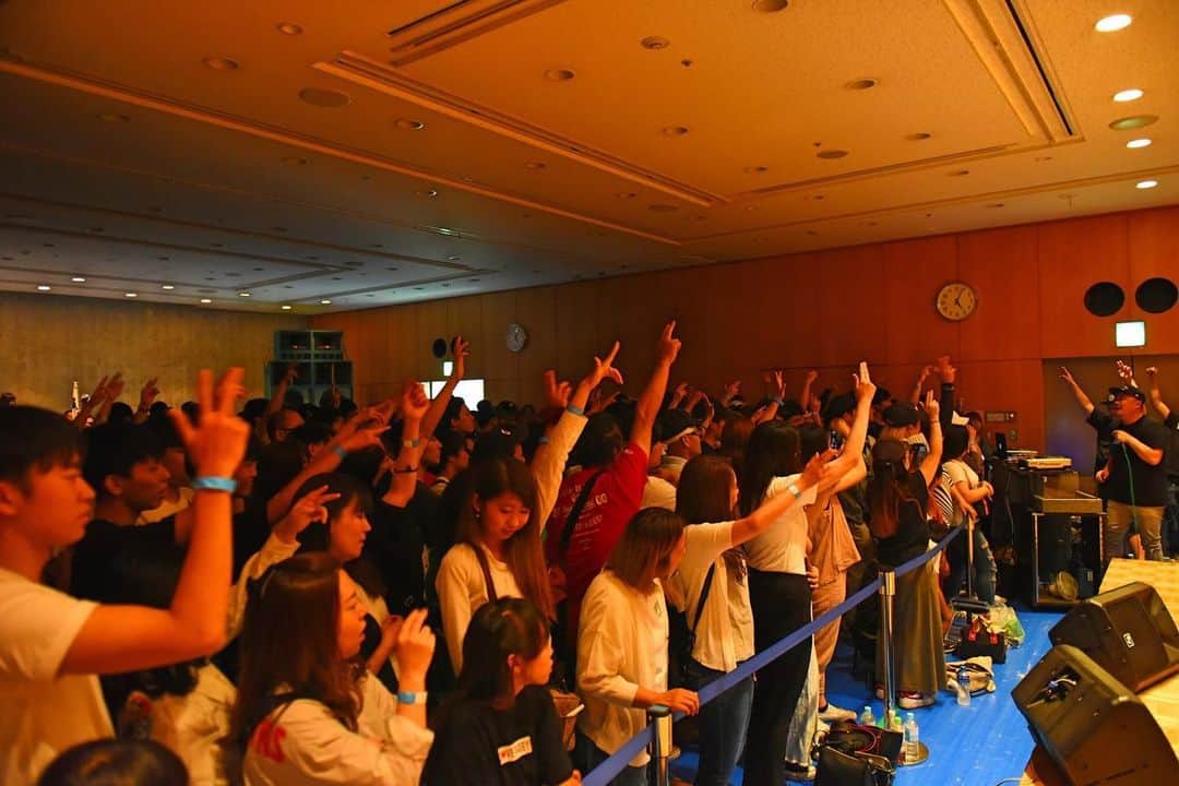 DJ FUKUのインスタグラム：「柏原祭り来てくれた皆さんありがとうございました🙌 台風からのリベンジはバッチリ果たせたのではないかと思います💯 出演者及び関係者スタッフの皆さん長丁場お疲れ様でした！ また来年開催されることを切に願ってます🙏 #柏原祭り #djfuku #shingo西成 #昭和レコード」