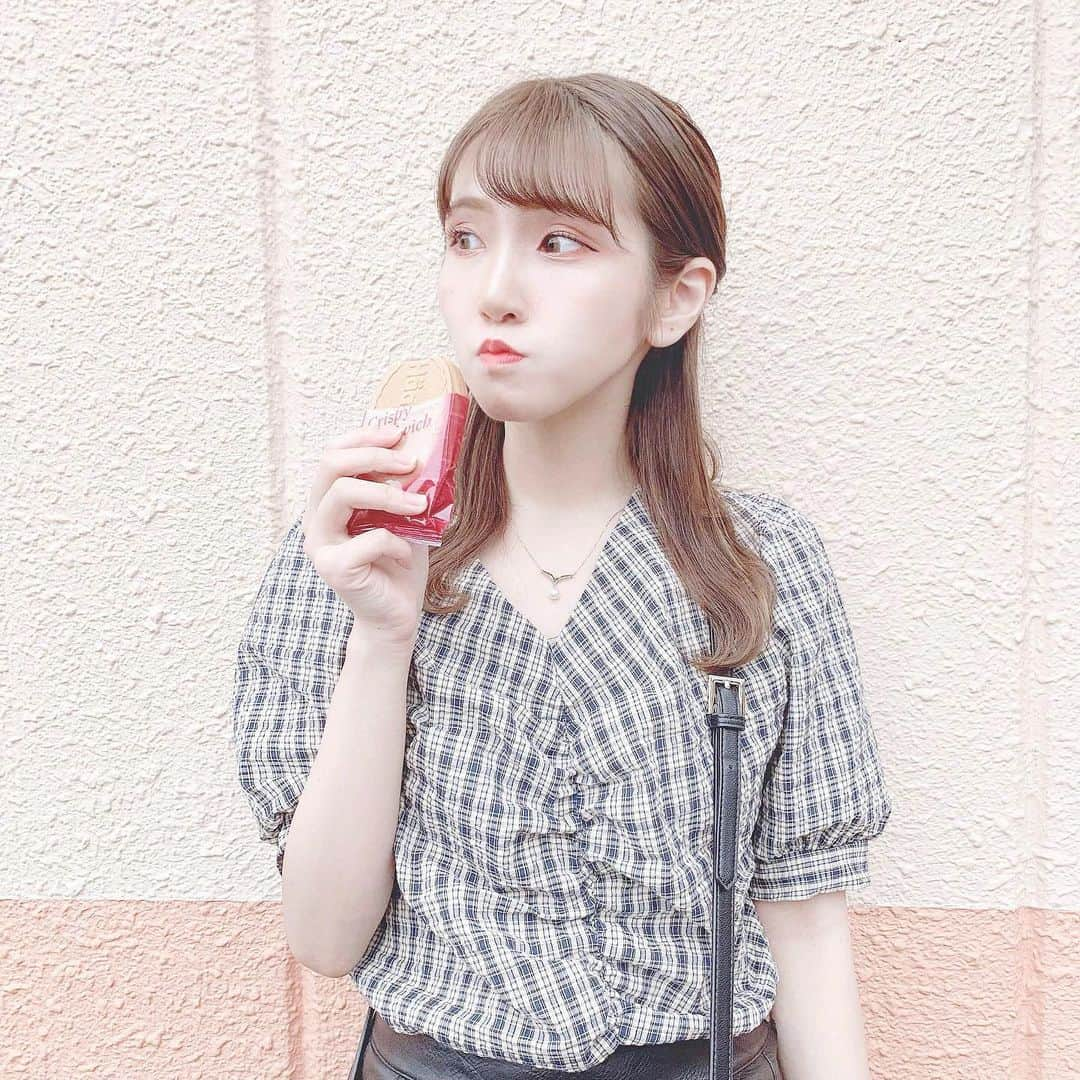 五十嵐茉優さんのインスタグラム写真 - (五十嵐茉優Instagram)「ㅤ ㅤ みんなはスーパーとかコンビニで買える アイスは何が一番好きですか🍨？？ ㅤ 私はハーゲンダッツのクリスピーサンド がだいすきです (´～`) 💗 ㅤ #ハーゲンダッツ #クリスピーサンド #17kg #17kg_official #きょコ #いつコ #ootd #outfit #韓国ファッション #プチプラファッション #プチプラ #zara #ザラ #jillbyjillstuart #ジルバイジルスチュアート #ハーフアップ #ハーフアップアレンジ #まうカラコン」6月2日 17時18分 - mau08us