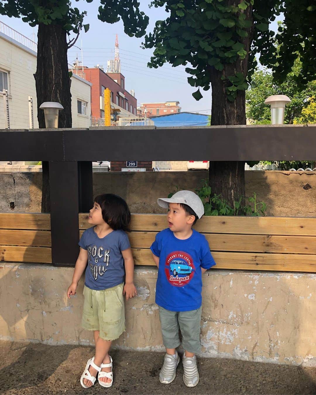 アン・ソニョンさんのインスタグラム写真 - (アン・ソニョンInstagram)「오늘만큼 미세먼지만 없으면,  키카도, 실내동물원, 놀이공원 이런데 안가도 이렇게나 종일 잼나게 놀수 있는것을.... . . . . #자연이최고의놀이터🌿🍀 #오늘만같아라🙏🏻 . . . #바로네주말풍경  #사랑해바로야❤」6月2日 17時12分 - anney_an_love