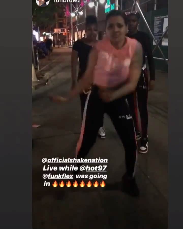 ファンクマスター・フレックスのインスタグラム：「You hear me cranking in them streets and coming out them cars! FunkFlex on the set! @litdigitaldjs Vid Via: @ronbrowz」