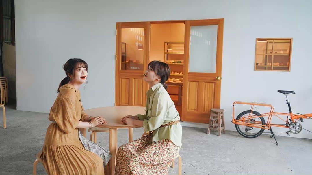 TaVisionさんのインスタグラム写真 - (TaVisionInstagram)「商店街を満喫した後は、陶器体験をしに #TOKONAMESTORE へ！﻿﻿ ﻿﻿ 店内は木造の暖かな雰囲気。🌳 ﻿ とっても綺麗、、！﻿ ﻿﻿ ﻿﻿ 建物の中には、﻿﻿ ﻿﻿ ・陶器体験﻿﻿ ・陶器の販売﻿﻿ ・オリジナルブレンド﻿﻿ ﻿﻿ に3つのブース分かれていました！﻿﻿ ﻿﻿ 陶器体験は小さなお子様とも一緒に楽しめるので家族にも大人気だそう…！﻿﻿ ﻿﻿ ﻿体験時間は1時間半で、しっかり体験ができました！優しく教えてもらいながら、世界にひとつだけのオリジナル食器ができました〜！﻿ ﻿ ﻿ 手作りのアイテムは旅の思い出にぴったり！☺️﻿﻿ みんなは陶器体験で何作りたいー？🍵﻿﻿ ﻿ ︎#名古屋TaVision﻿﻿﻿ ﻿﻿﻿ ﻿﻿﻿ ⭐️TOKONAMESTORE﻿﻿ ﻿﻿﻿ ーーーーーーーーーー﻿﻿﻿ 住所▷ 愛知県常滑市原松町6-70-2﻿﻿ ﻿﻿﻿ 電話番号▷ 0569-36-0655﻿﻿ ﻿﻿﻿ 営業時間▷ 11:00 - 19:00﻿﻿ ﻿﻿﻿ 定休日▷ 水曜日﻿﻿ ーーーーーーーーーー﻿﻿ ﻿﻿ #TOKONAMESTORE #常滑 #とこなめ #常滑カフェ #陶器体験 #TaVision #女子旅 #名古屋女子旅 #名古屋旅行 #ゆうこす #菅本裕子 #ももち #牛江桃子」6月2日 17時22分 - tavision.tv