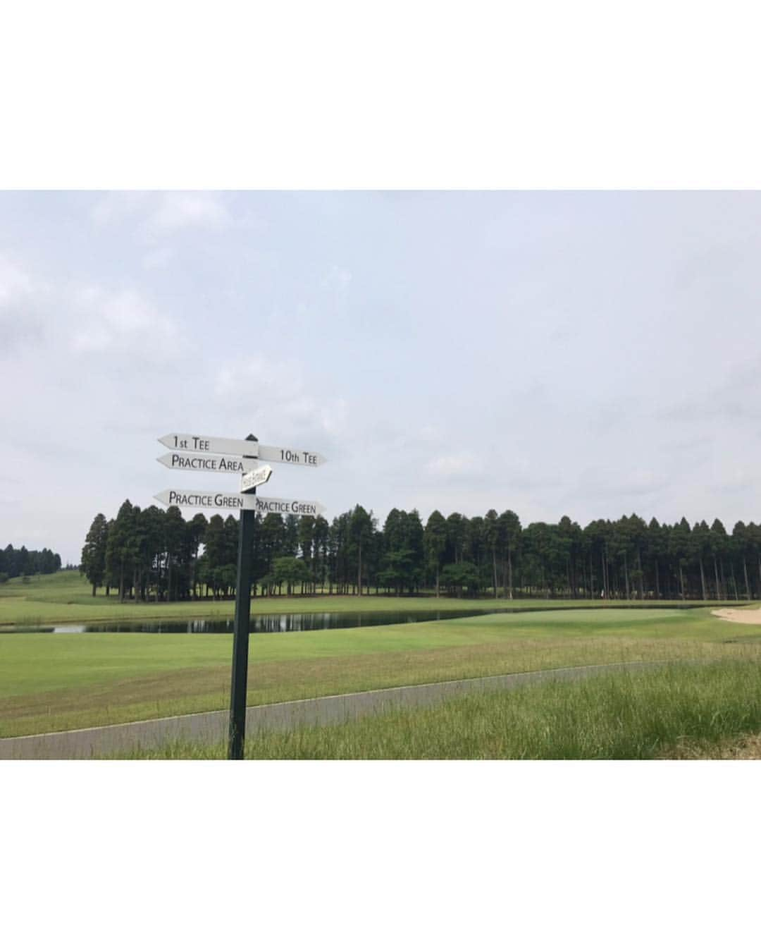 青木茉里奈さんのインスタグラム写真 - (青木茉里奈Instagram)「Tokyo Classic Club⛳️ 今日は、7,220yのフルバックからプレーしました🏌️‍♀️PAR5の距離のPAR4だったり、PAR3のティーショットがドライバーだったりとてもタフでした！でも、以前フルバックからプレーした時よりも楽に感じて、バーディーやパーセーブ出来た時は自信に繋がりました！芝から練習出来るのも本当に良くて、凄く一日充実した練習が出来ました.:｡+ﾟ 最後の動画は🎧🎶Ed Sheeran、Shawn Mendes とか好きで、いつも東クラ流れてるから嬉しい( ^ω^ )🧡w  #golf #tokyoclassicclub」6月2日 17時33分 - marinaaoki28