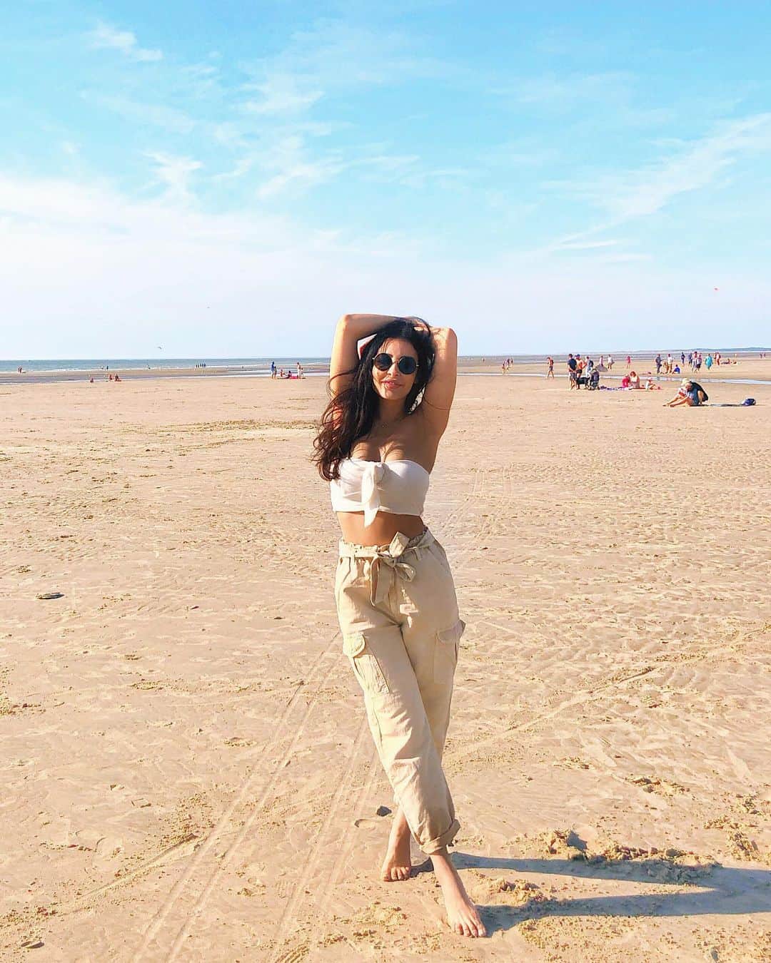 sananasのインスタグラム：「Les week end entre copains c’est trop bien 💚C’est la première fois que je viens à Cayeux-Sur-Mer ! Vous connaissez ? Et vous vous faites quoi aujourd’hui ?😃 . #Cayeux #CayeuxSurMer #Friends #France . PS : JE VOUS AI POSTÉ MON RANGEMENT SALLE DE BAIN SUR MA CHAÎNE ! Lien dans la bio 😘」