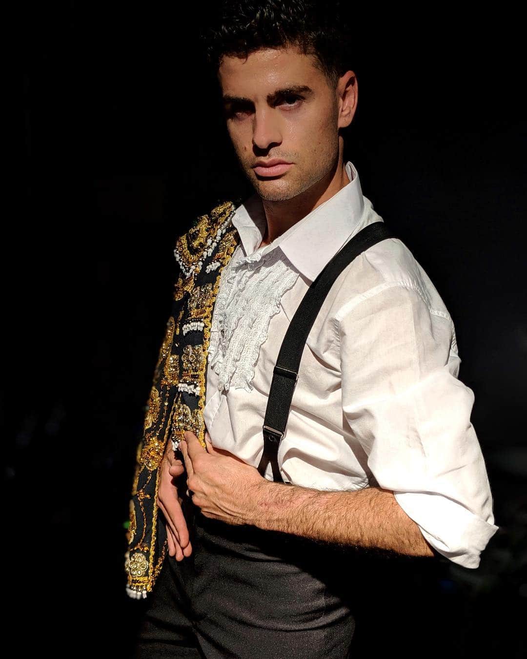 ハビエル・ラジャのインスタグラム：「‘Fuerza, energía, pasión, raíz, tradición, identidad’ . Estos últimos meses he tenido la suerte de inmergirme en el mundo del Flamenco, de la mano de @antonionajarro , @javierfernandezskater y unos músicos y cantaoras espectaculares . El público de Japón ha vibrado y nosotros nos llevamos una experiencia inolvidable . Arigatou 🇪🇸💃⛸🇯🇵🙏」