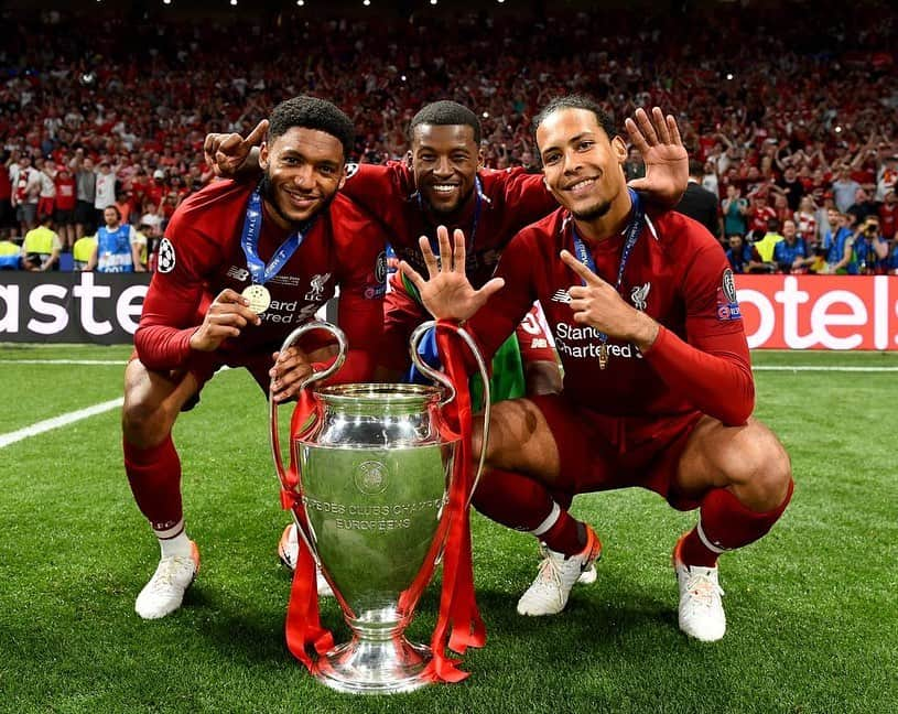 ビルヒル・ファン・ダイクさんのインスタグラム写真 - (ビルヒル・ファン・ダイクInstagram)「We did it, what a feeling!!! #WEARELIVERPOOL 🏆🏅」6月2日 17時48分 - virgilvandijk