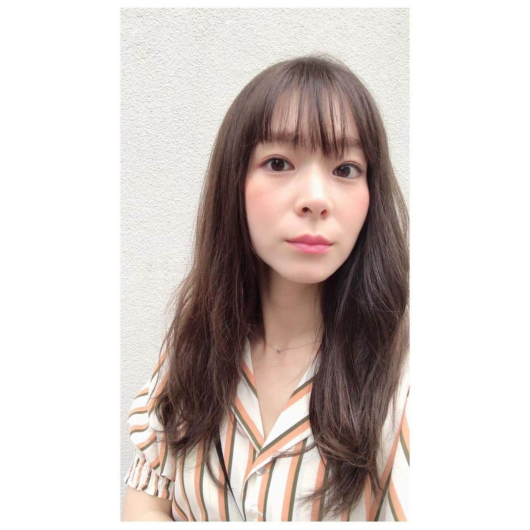 酒井瞳さんのインスタグラム写真 - (酒井瞳Instagram)「いつもお世話になってる #lovest の栗原さんが7月から海外に行くって！いつもふざけてるけど(写真でわかるように。笑)たまに意識高い話してくれる！笑 刺激をいただいてます！海外でも頑張ってください！そして帰って来たらまたよろしくお願いします(^ ^) #美容院 #ヘアメンテナンス #ヘアカラー #トリートメント #サラサラ #ロング #前髪 #いい感じ」6月2日 17時49分 - s.sakaihitomi