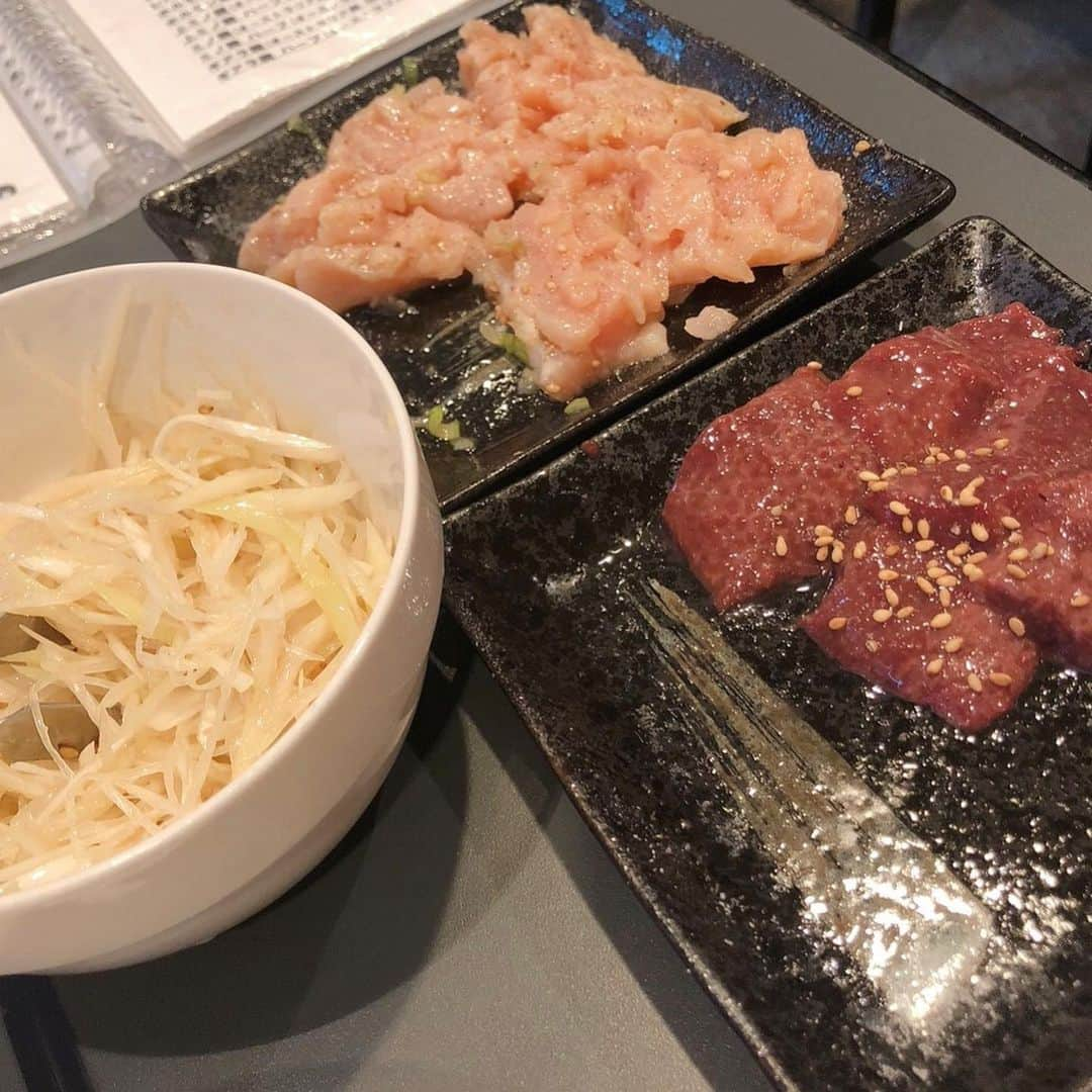 久下真以子さんのインスタグラム写真 - (久下真以子Instagram)「. . どうしても焼肉が食べたくなって、 1人で入店👌. . 1人居酒屋も1人ラーメンも平気です。 自分が恥ずかしいと思うほど、 人は自分のこと見てないから🖐. . #おひとりさま大好き #焼肉は最高のダイエット食」6月2日 17時51分 - kugemaiko