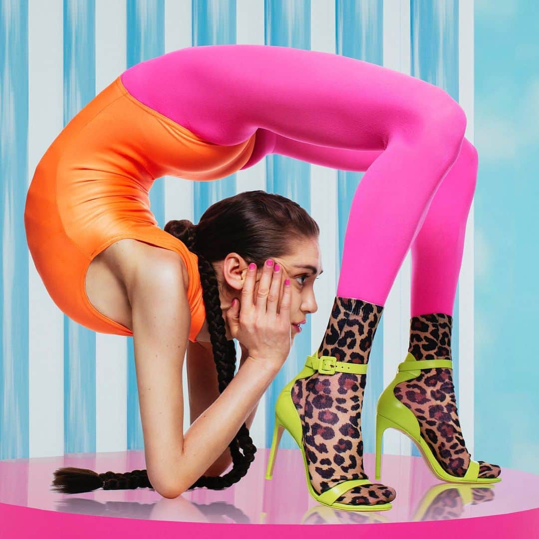 SOPHIA WEBSTERさんのインスタグラム写真 - (SOPHIA WEBSTERInstagram)「🧡We’re flipping out for our bold neon essentials 💛Shop with #SophiaWebster #SWEssentials 🤸‍♀️ @claudiacontortionist」6月2日 18時05分 - sophiawebster