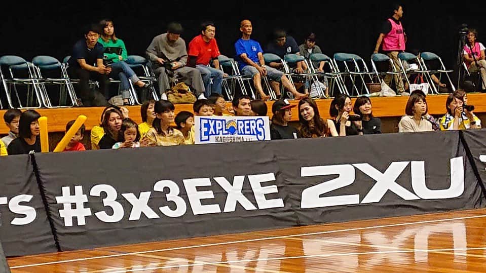 のインスタグラム：「今日は3×3プレミアリーグのラウンド2@宮崎でした。 結果は決勝ラウンド一回戦てま敗退。 凄く荒れてしまった試合でしたが、これもゲームの一部。いかに普段の練習が大事かを痛感させられた試合でした。  雨の中沢山のファンの皆さんが来てくれて本当に感謝です🙇 残りラウンドもよろしくお願いします🙇 この足でU-15のクラブチームの練習に向かいます🚗 #explorers#watchandc#宮崎」
