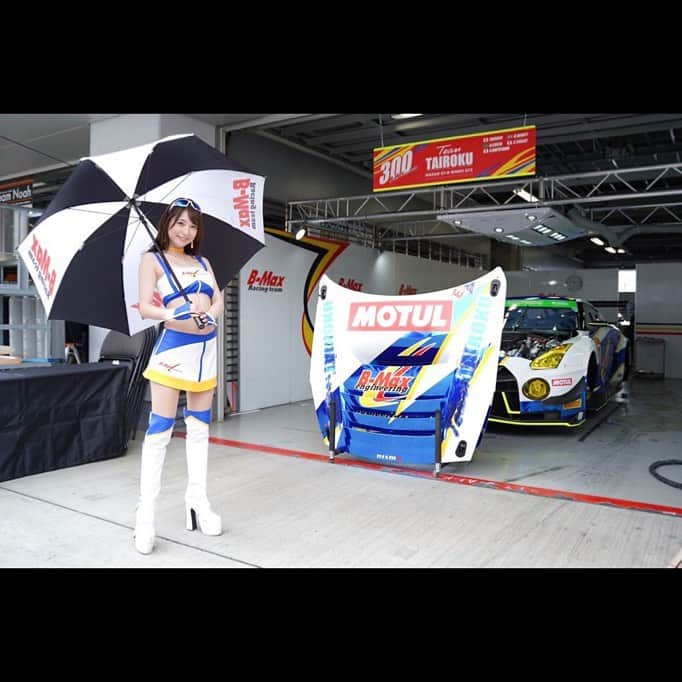 堀尾実咲さんのインスタグラム写真 - (堀尾実咲Instagram)「富士24時間レース2日間お疲れ様でした☺️❤️ TAIROKU racingは3位表彰台でした‼︎ 久しぶりのレースクイーンのお仕事で表彰台とっても嬉しかった🥰  皆さん本当に優しくて仲良しで素敵なチームでした✨🥰 応援に来てくれたみんなありがとう❤︎ いっぱい話しかけてもらえてすごく嬉しかったよおお🥺💖💖 LIVEもすごく楽しんでできた😆💕 やっぱり歌うことがだいすきだ🥰 みんな聴いてくれてありがとう❤︎ 物販のタオルも完売御礼❤︎とっても嬉しかったぞ🥺💕💕 みんなたくさんありがとう😍❤️❤️❤️❤️❤️❤️❤️❤️❤️❤️❤️ 今日お知らせした6/9のDVDリリースイベントにもぜひぜひ来てね😘💕 #tairokuracing #bmaxracing #s耐 #ピレリスーパー耐久 #レースクイーン #rq #live #グラビア #dvd」6月2日 18時07分 - misaki.horio